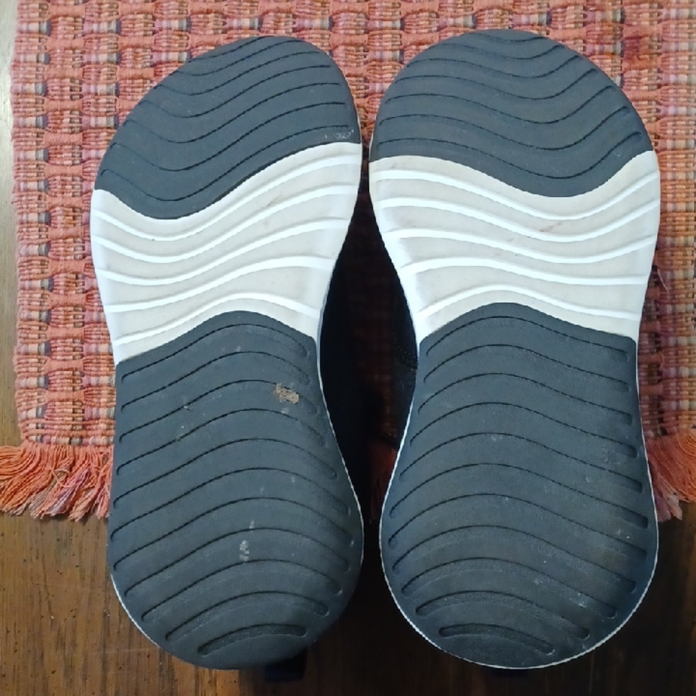 Allbirds Black Athletic Shoes - Picture 2 of 4
